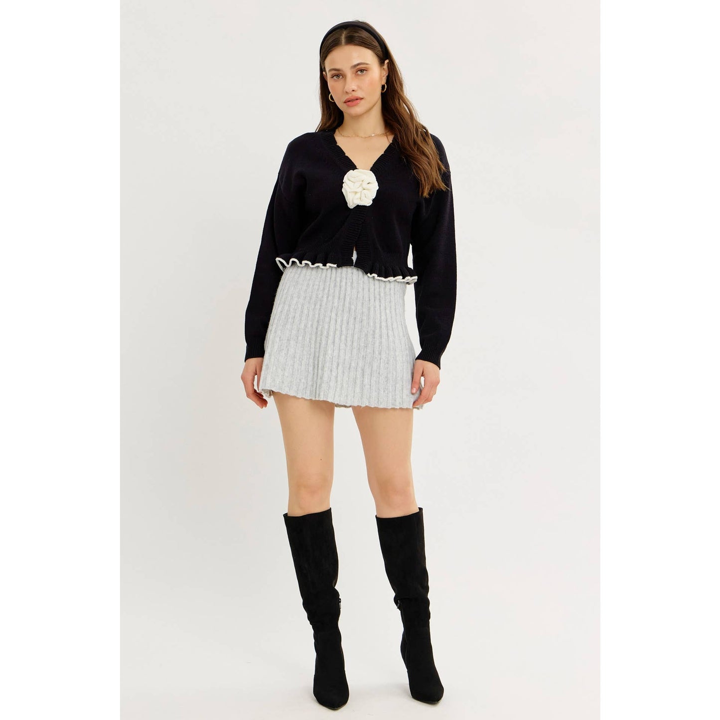 STATEMENT ROSETTE SNAP CARDIGAN WITH RUFFLED HEM