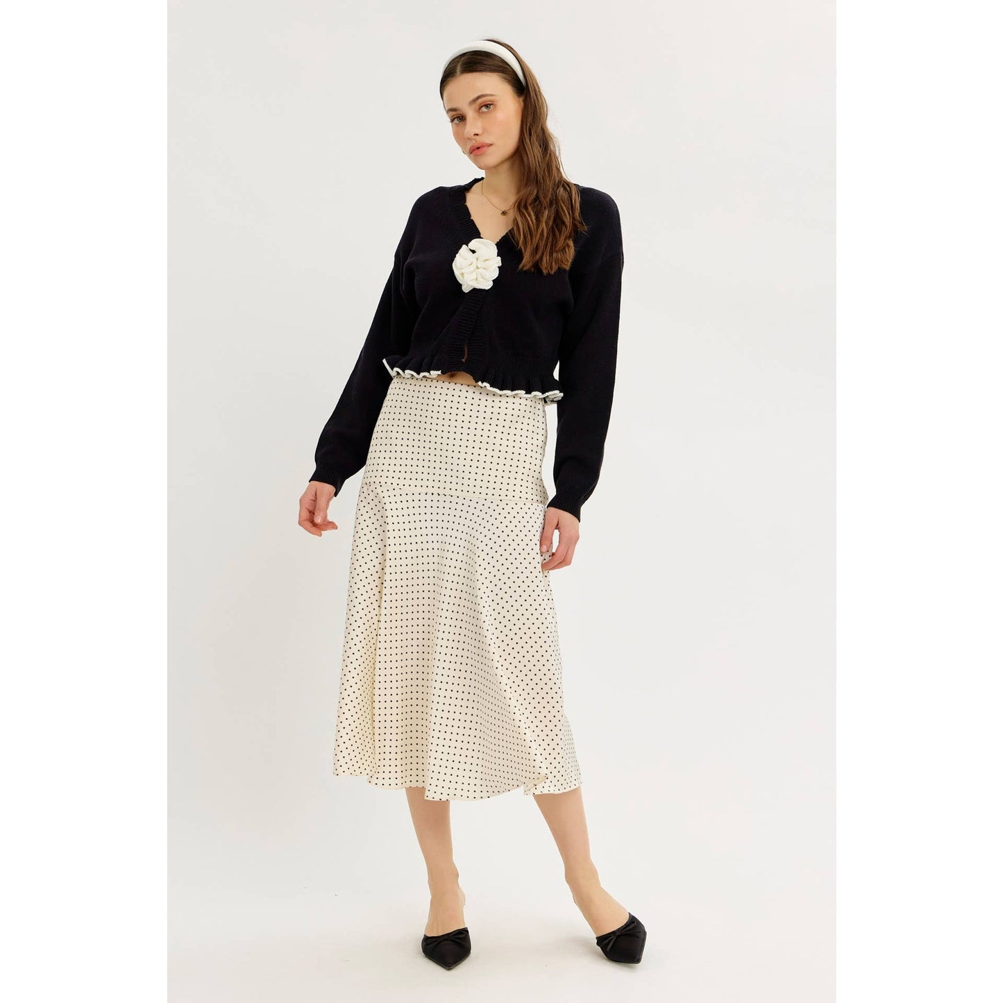 STATEMENT ROSETTE SNAP CARDIGAN WITH RUFFLED HEM