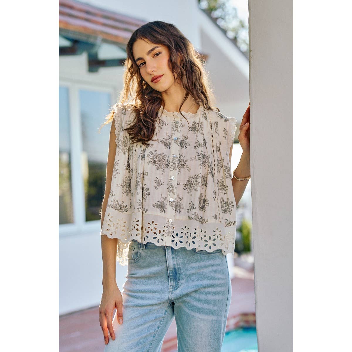 VINTAGE FLORAL TEXTURED WOVEN BUTTON TRIMMED BLOUSE TOP