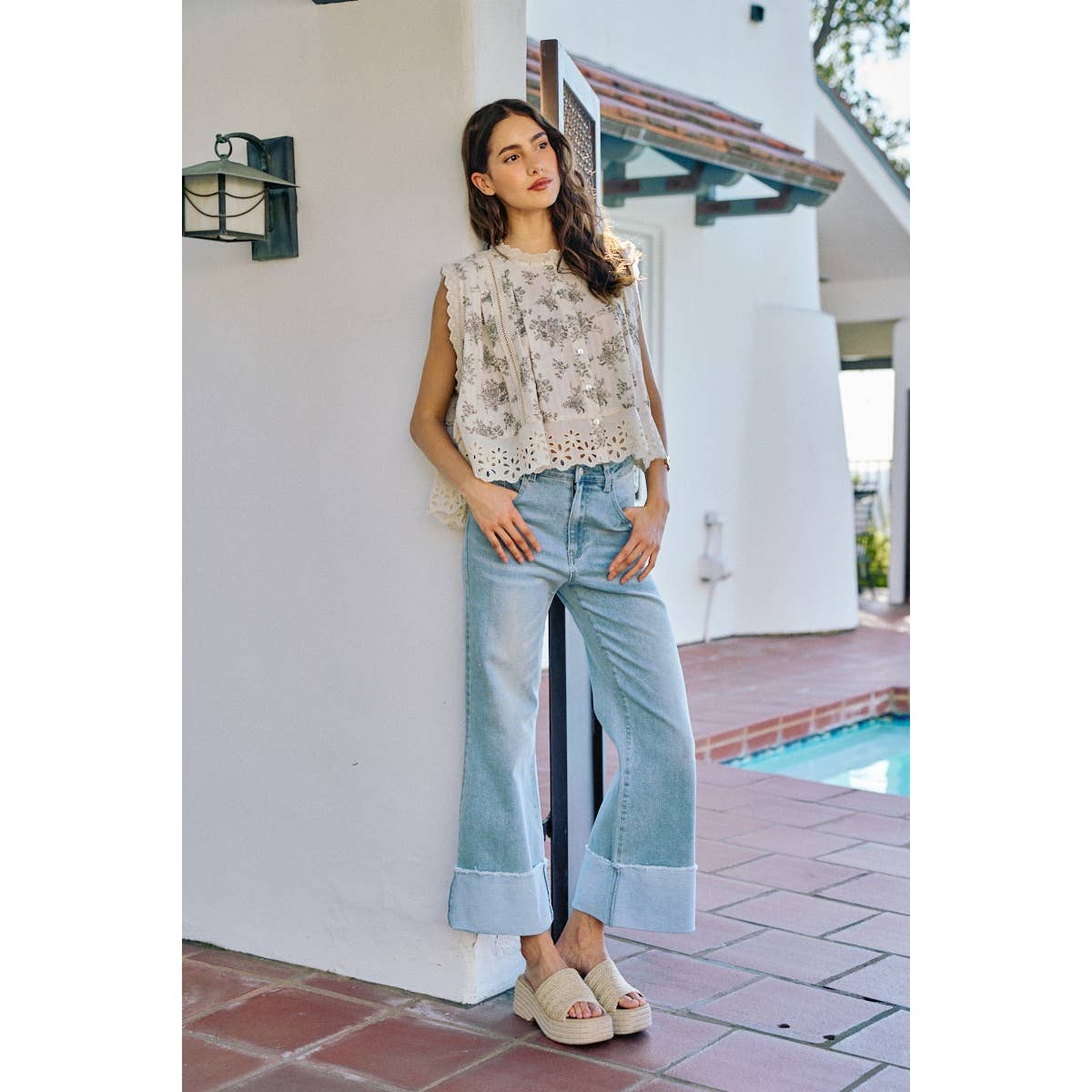 VINTAGE FLORAL TEXTURED WOVEN BUTTON TRIMMED BLOUSE TOP
