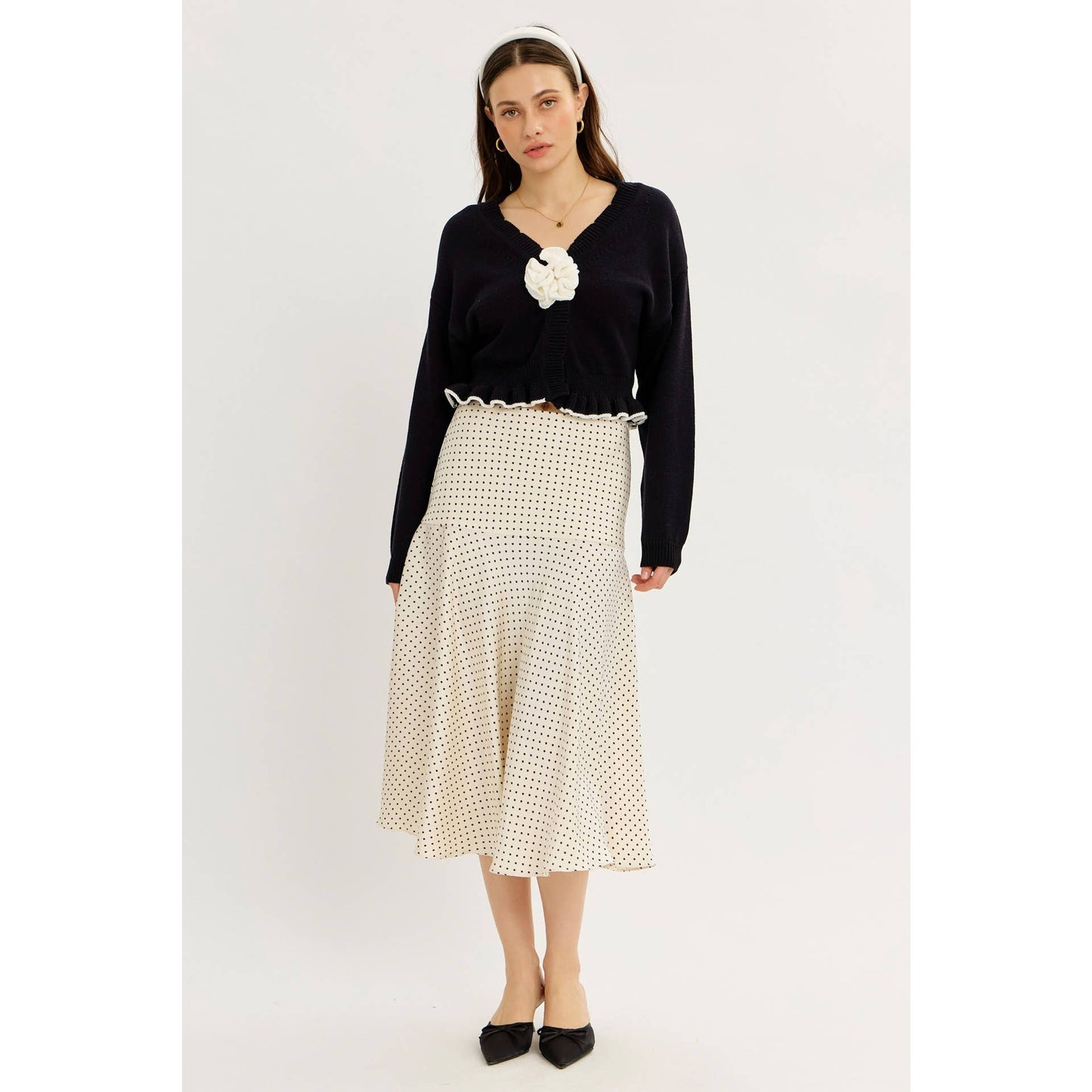 STATEMENT ROSETTE SNAP CARDIGAN WITH RUFFLED HEM