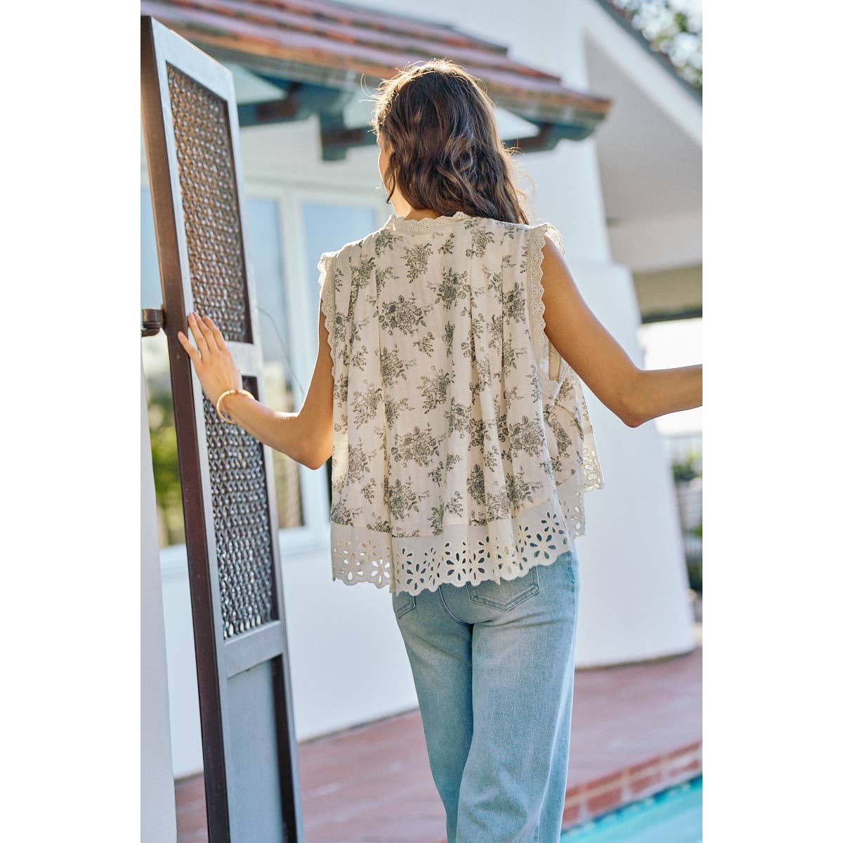 VINTAGE FLORAL TEXTURED WOVEN BUTTON TRIMMED BLOUSE TOP