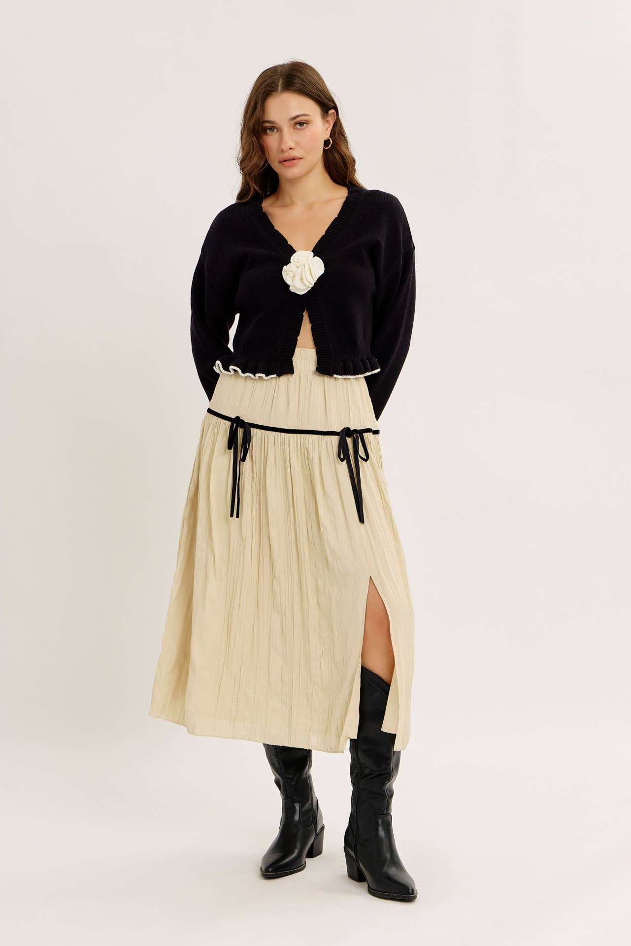STATEMENT ROSETTE SNAP CARDIGAN WITH RUFFLED HEM