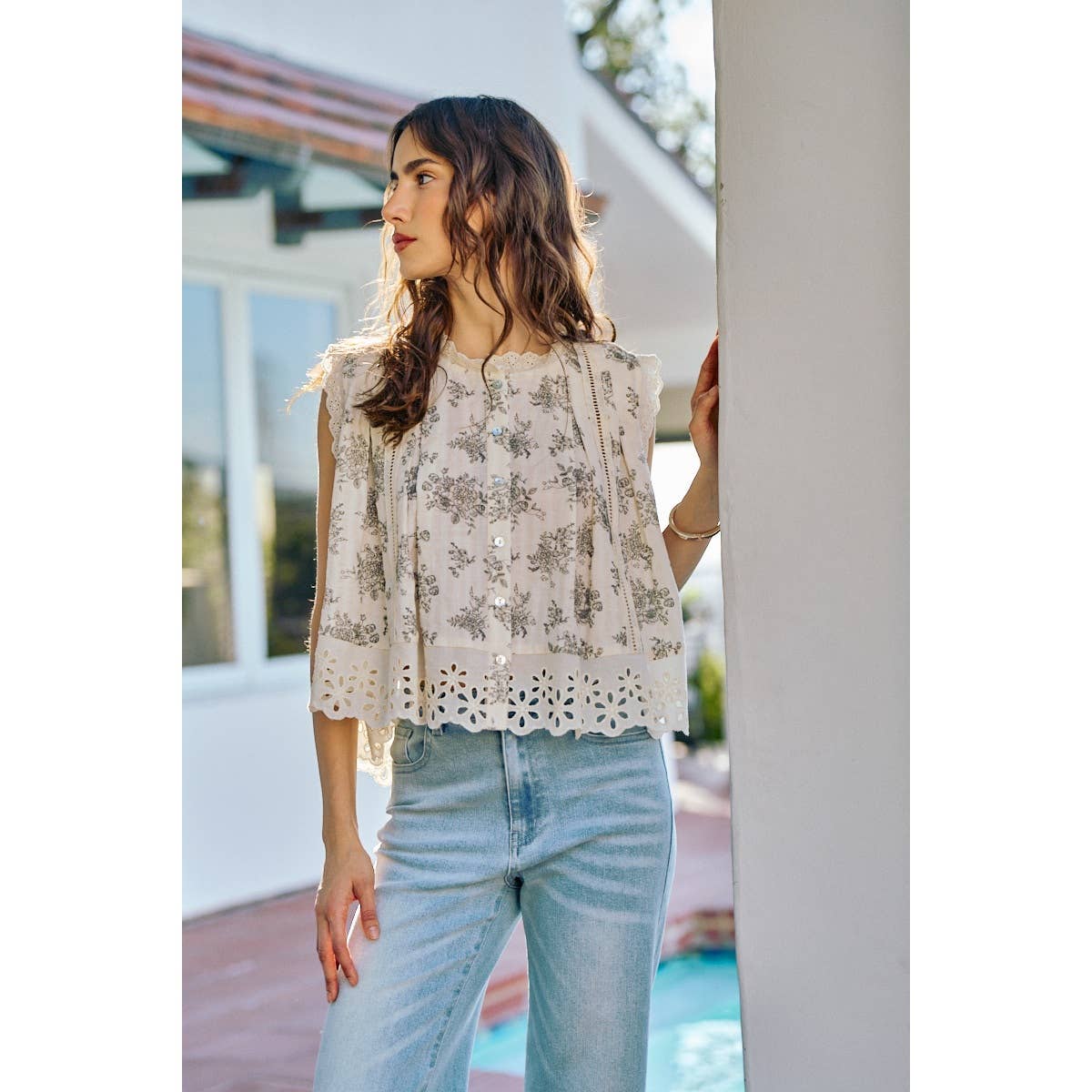 VINTAGE FLORAL TEXTURED WOVEN BUTTON TRIMMED BLOUSE TOP