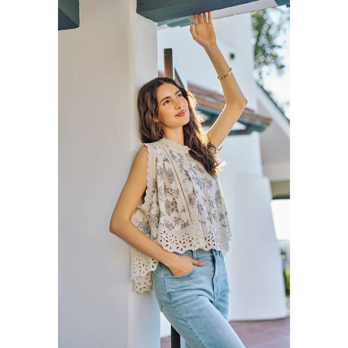 VINTAGE FLORAL TEXTURED WOVEN BUTTON TRIMMED BLOUSE TOP