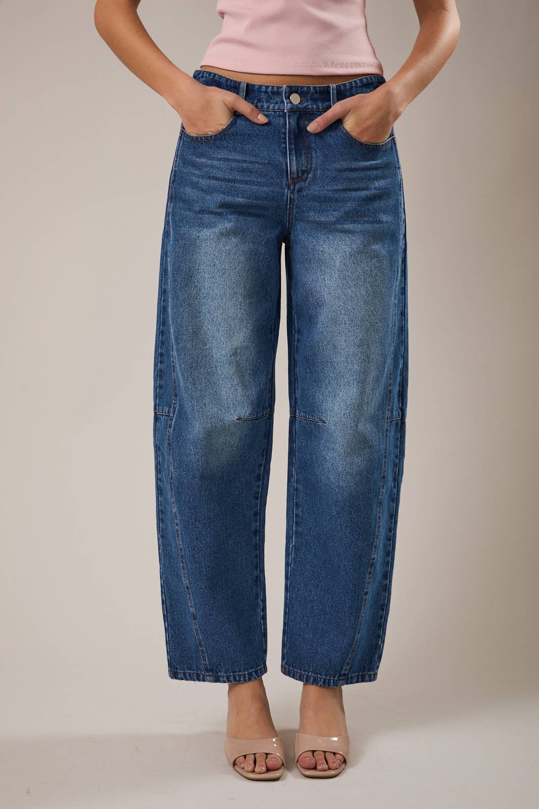Mid-rise side seam detailed barrel jeans