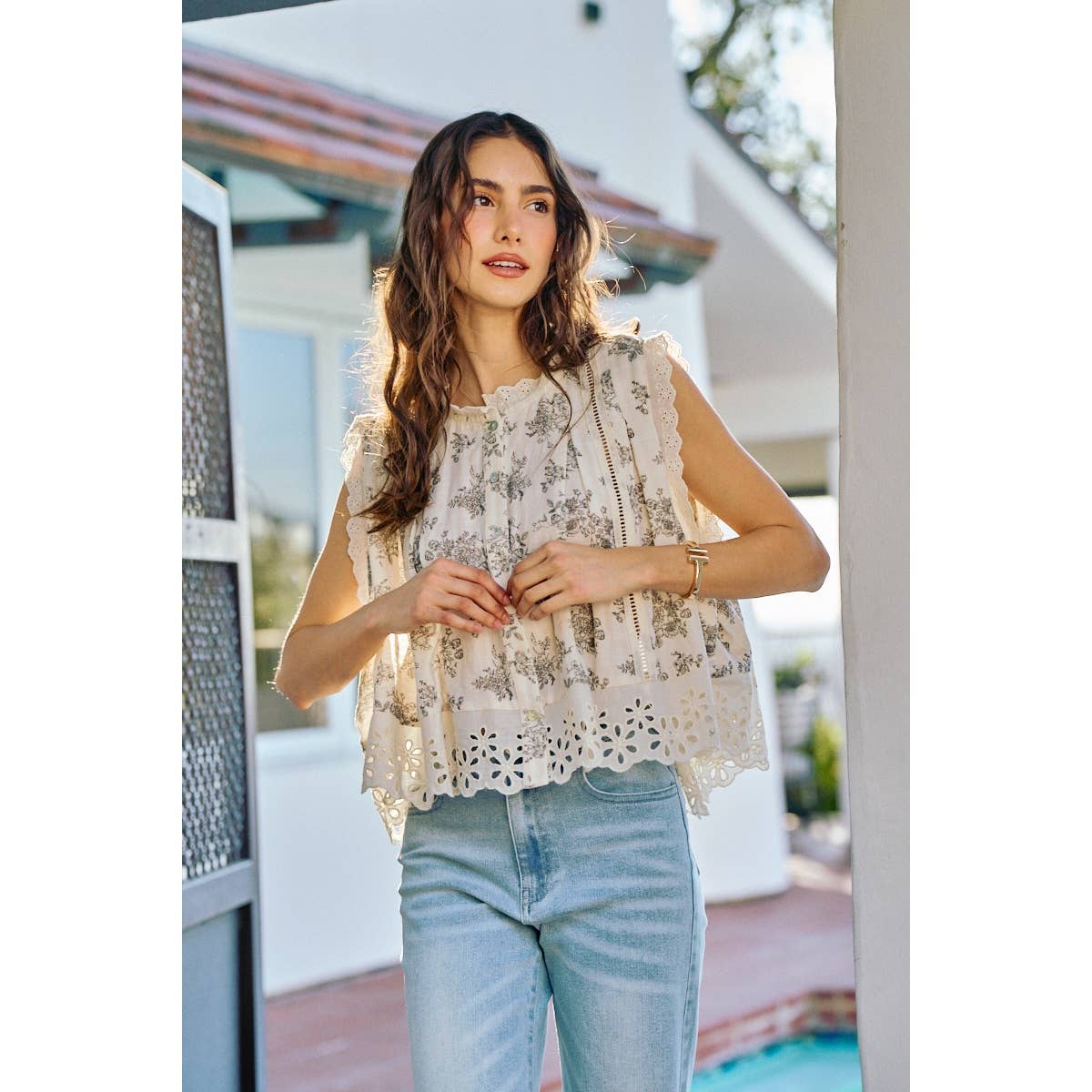 VINTAGE FLORAL TEXTURED WOVEN BUTTON TRIMMED BLOUSE TOP