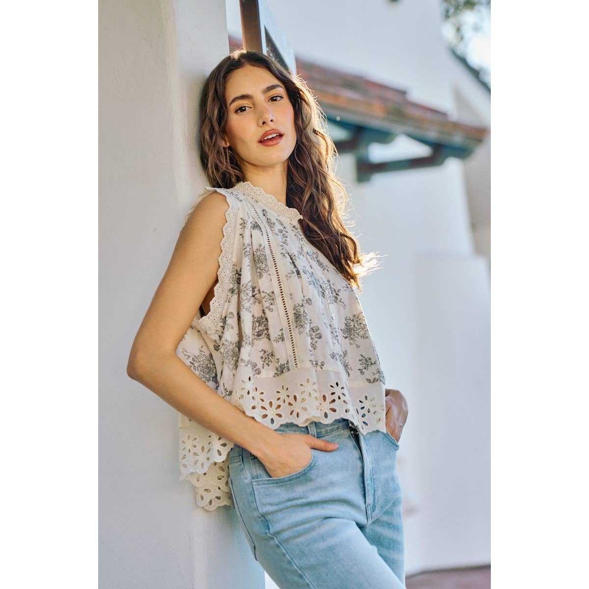 VINTAGE FLORAL TEXTURED WOVEN BUTTON TRIMMED BLOUSE TOP