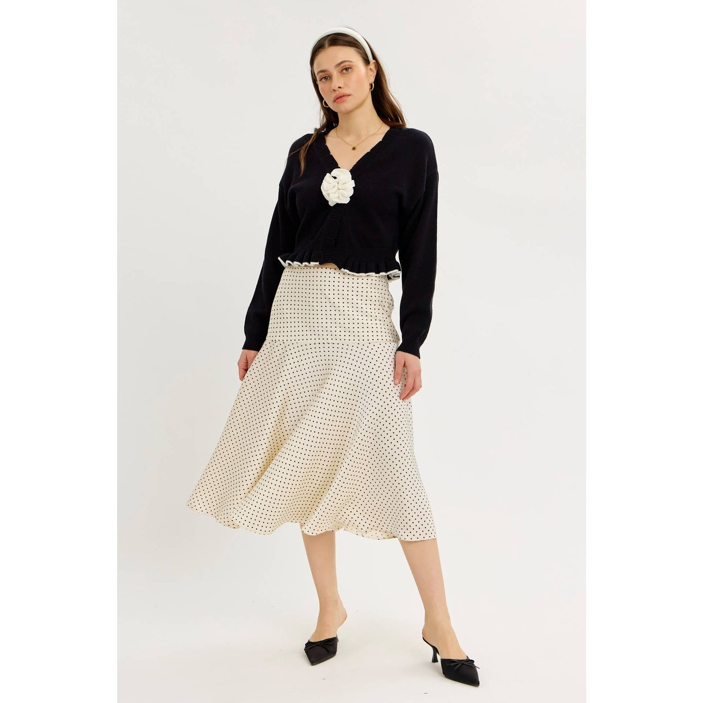 STATEMENT ROSETTE SNAP CARDIGAN WITH RUFFLED HEM