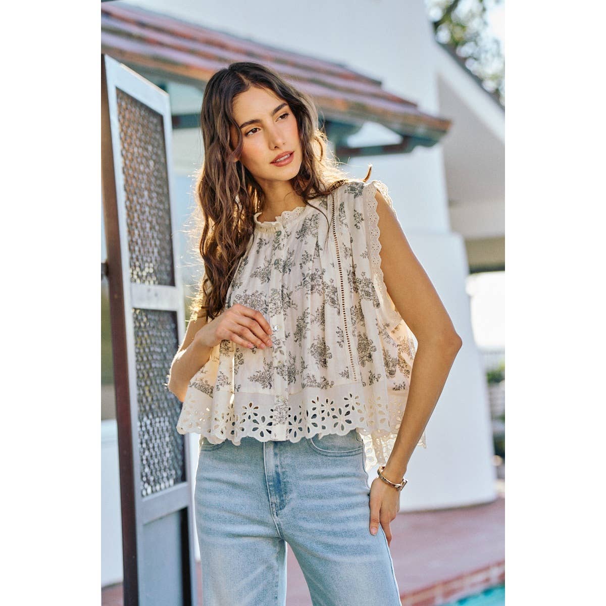 VINTAGE FLORAL TEXTURED WOVEN BUTTON TRIMMED BLOUSE TOP