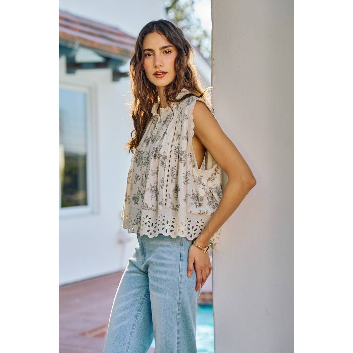 VINTAGE FLORAL TEXTURED WOVEN BUTTON TRIMMED BLOUSE TOP