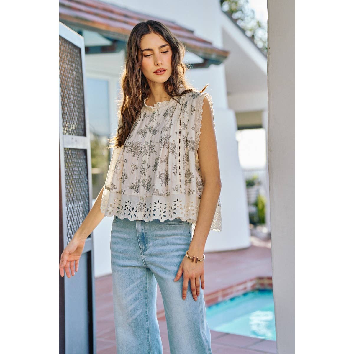 VINTAGE FLORAL TEXTURED WOVEN BUTTON TRIMMED BLOUSE TOP
