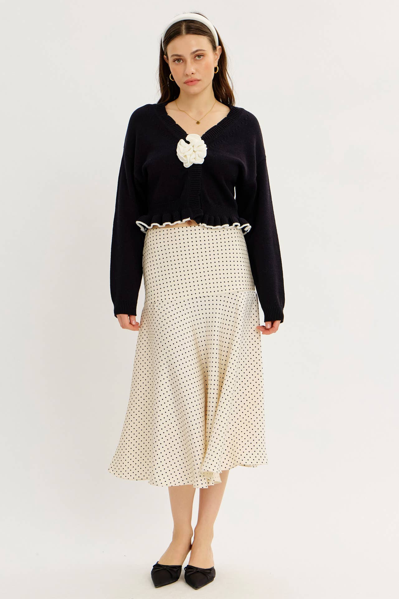 STATEMENT ROSETTE SNAP CARDIGAN WITH RUFFLED HEM