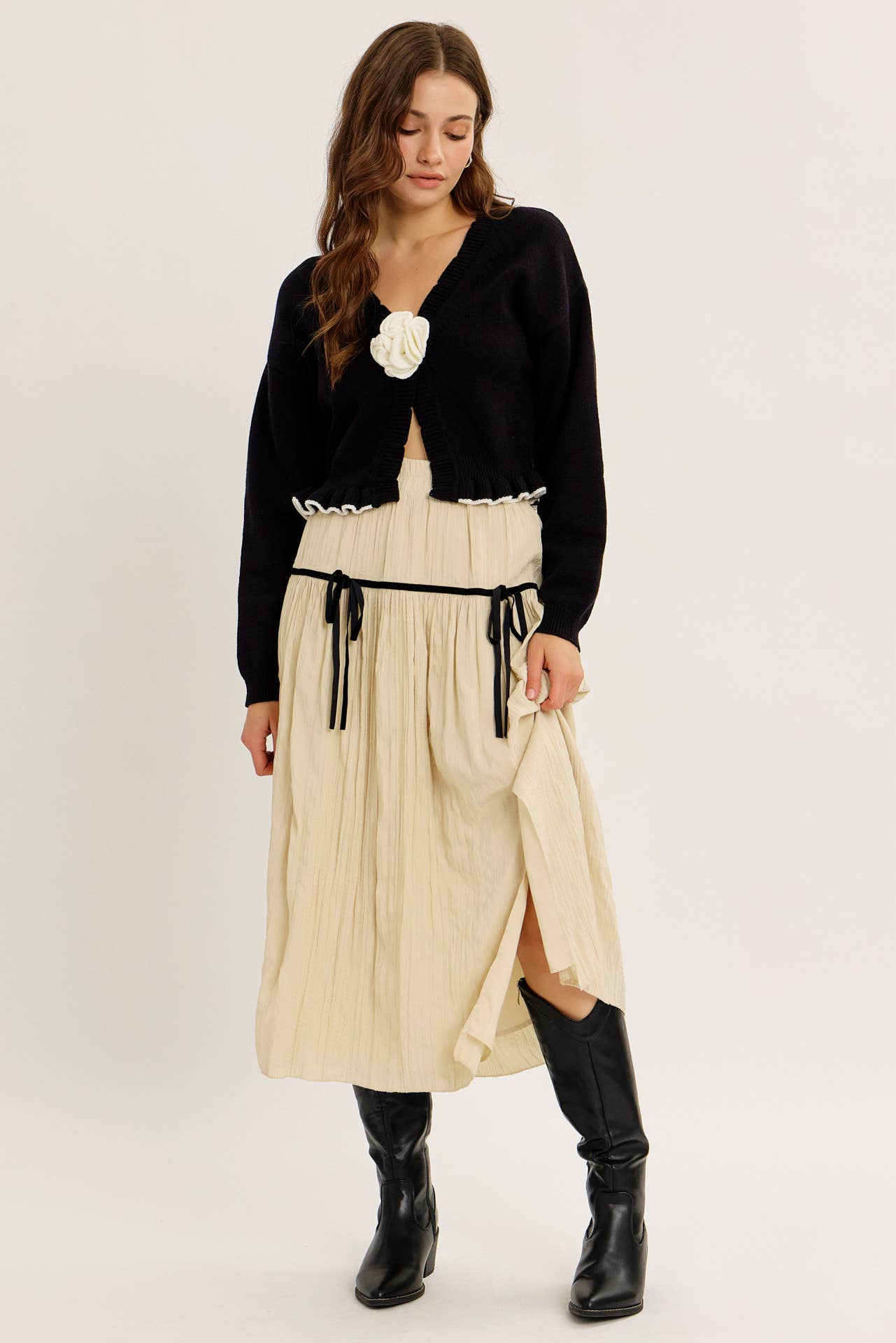 STATEMENT ROSETTE SNAP CARDIGAN WITH RUFFLED HEM