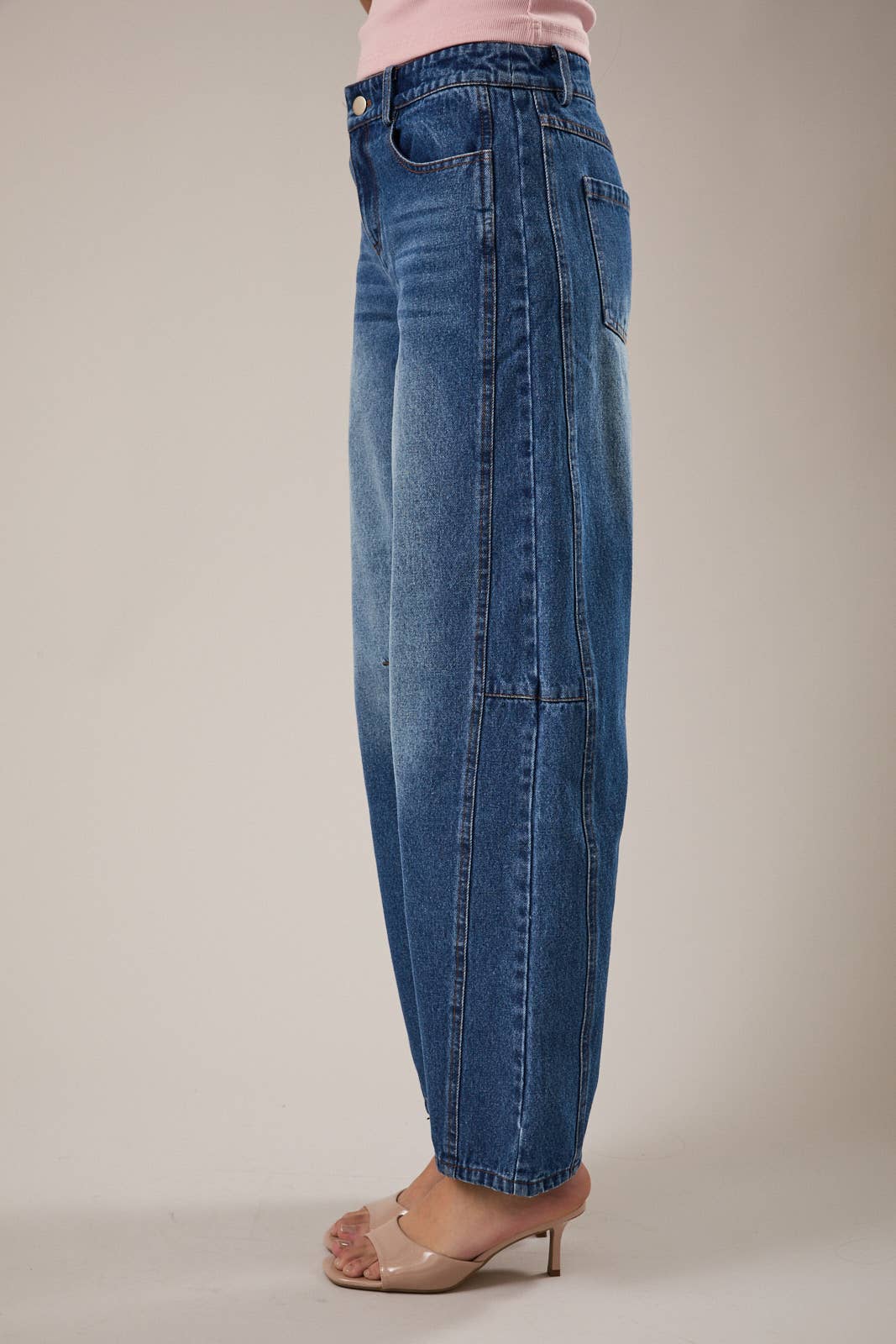 Mid-rise side seam detailed barrel jeans