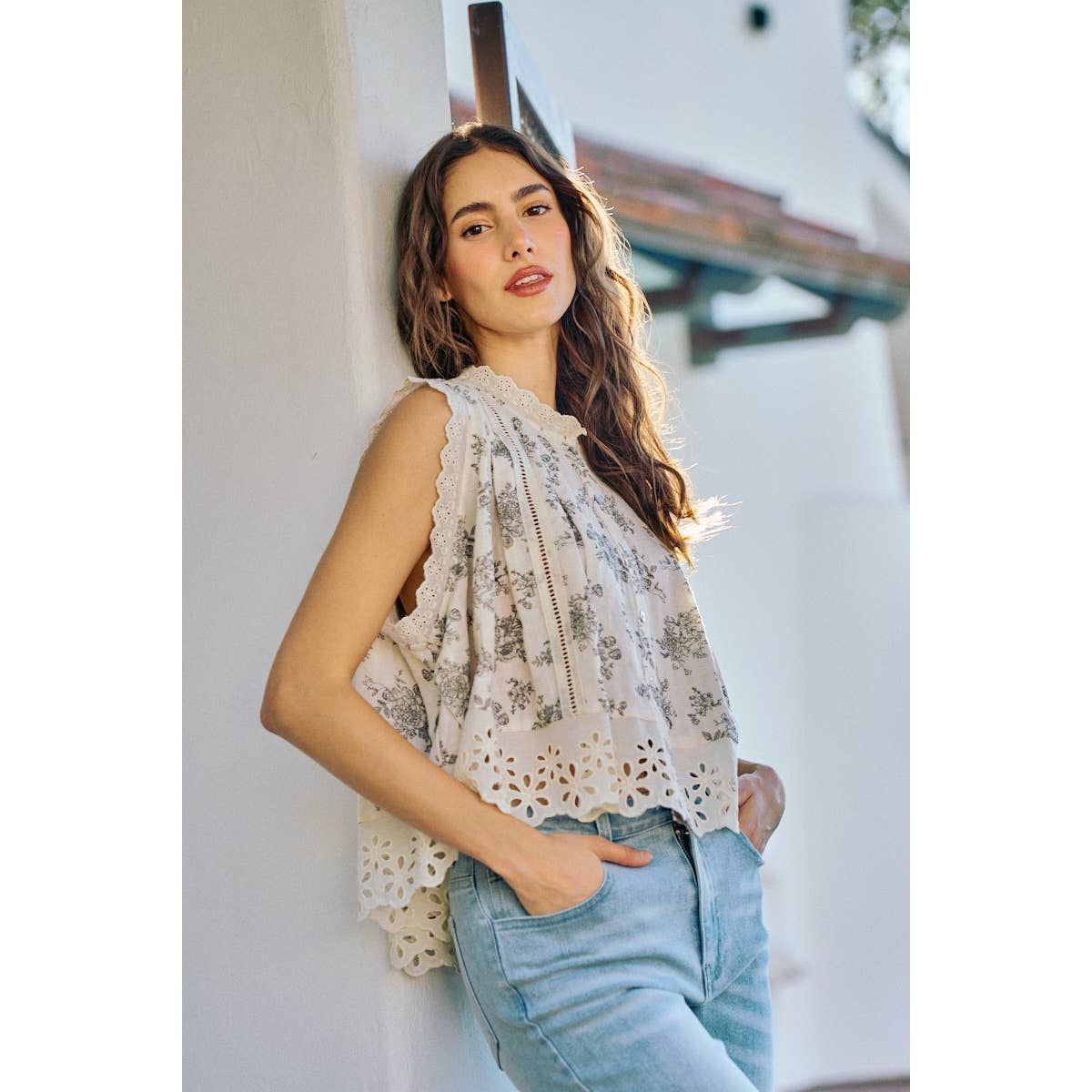 VINTAGE FLORAL TEXTURED WOVEN BUTTON TRIMMED BLOUSE TOP